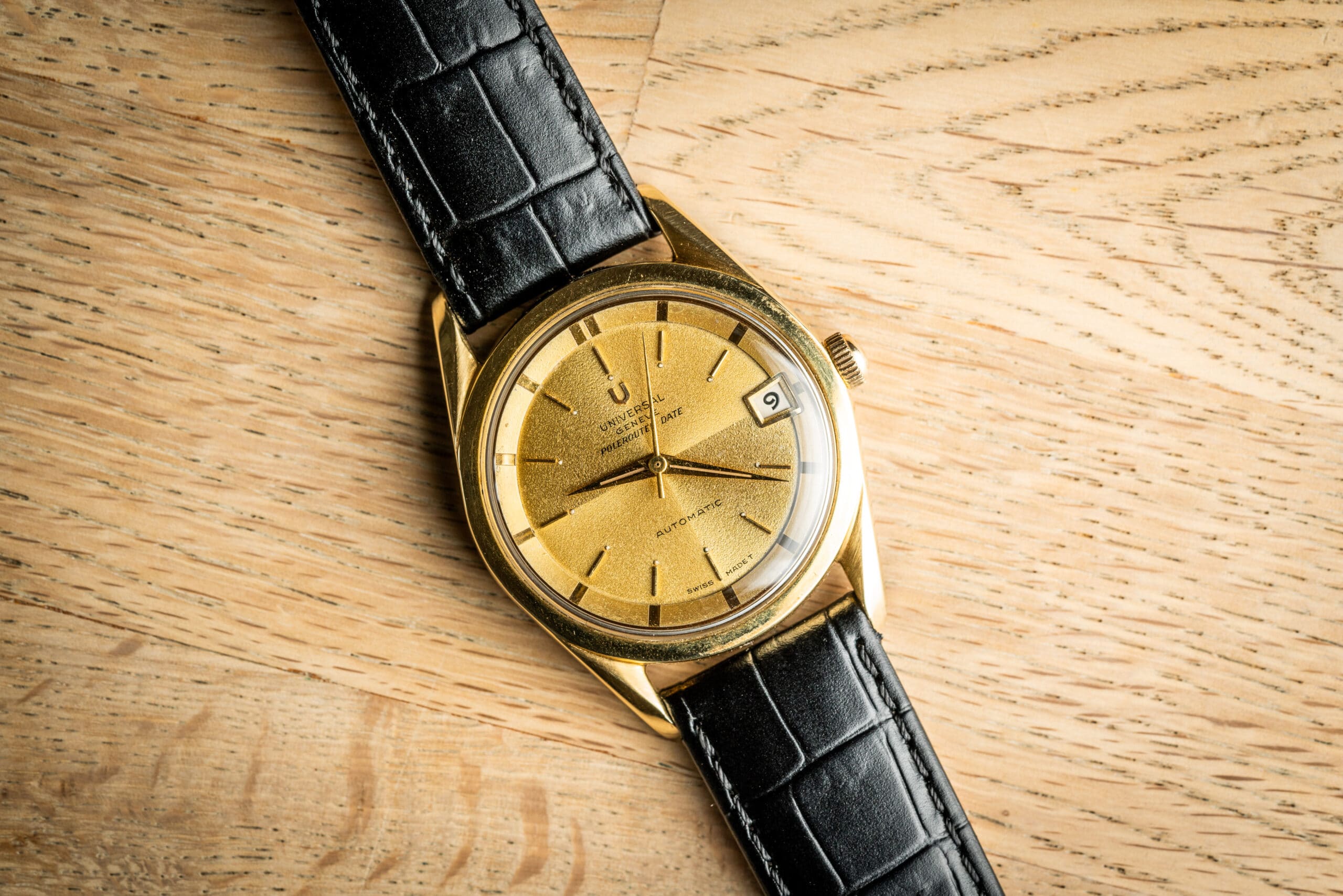 vintage universal geneve polerouter date watch